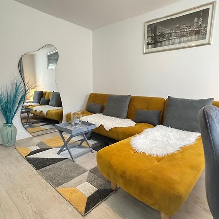 バーミンガムCosy Modern Flat With Gardenアパートメント エクステリア 写真