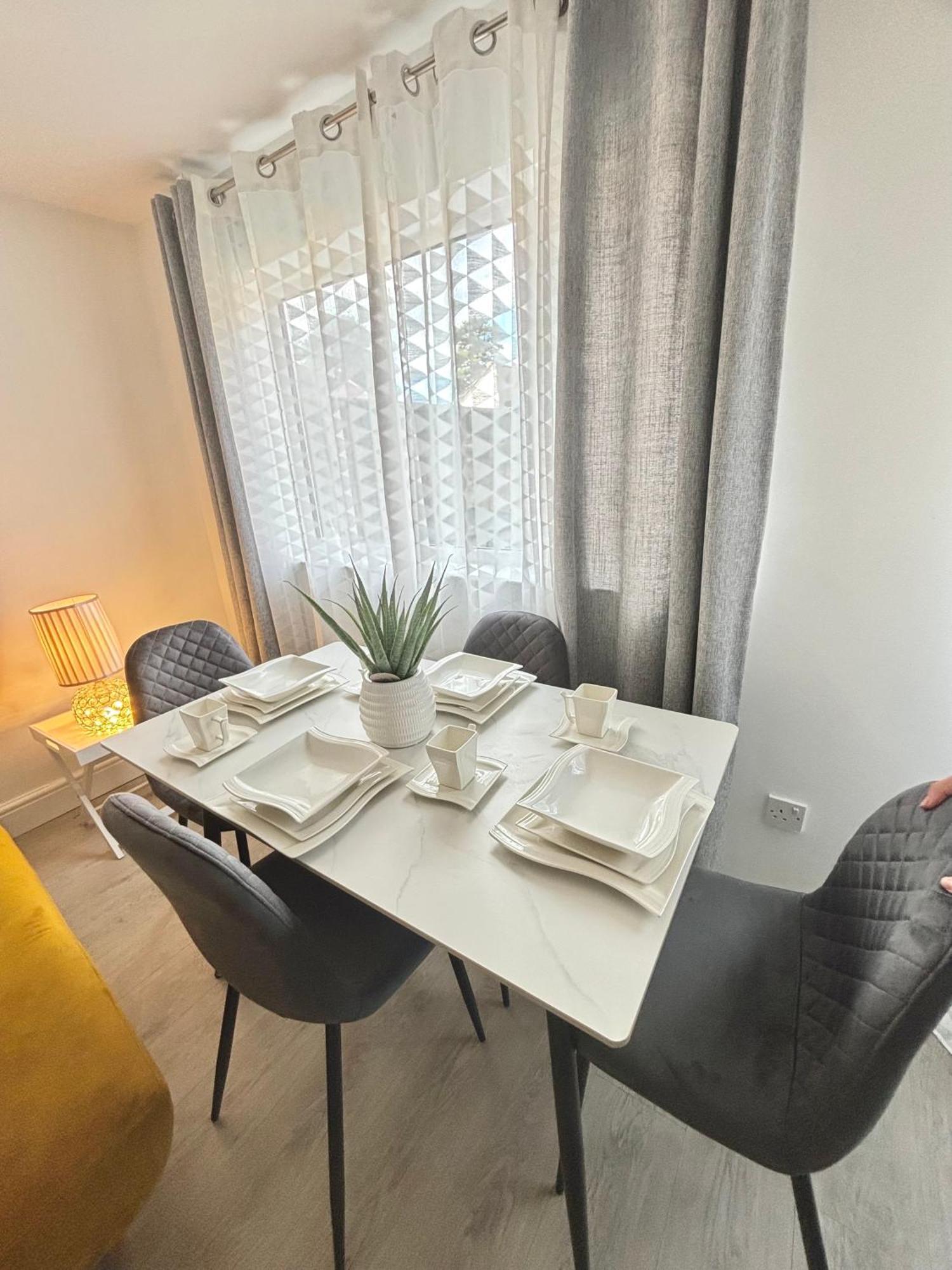 バーミンガムCosy Modern Flat With Gardenアパートメント エクステリア 写真
