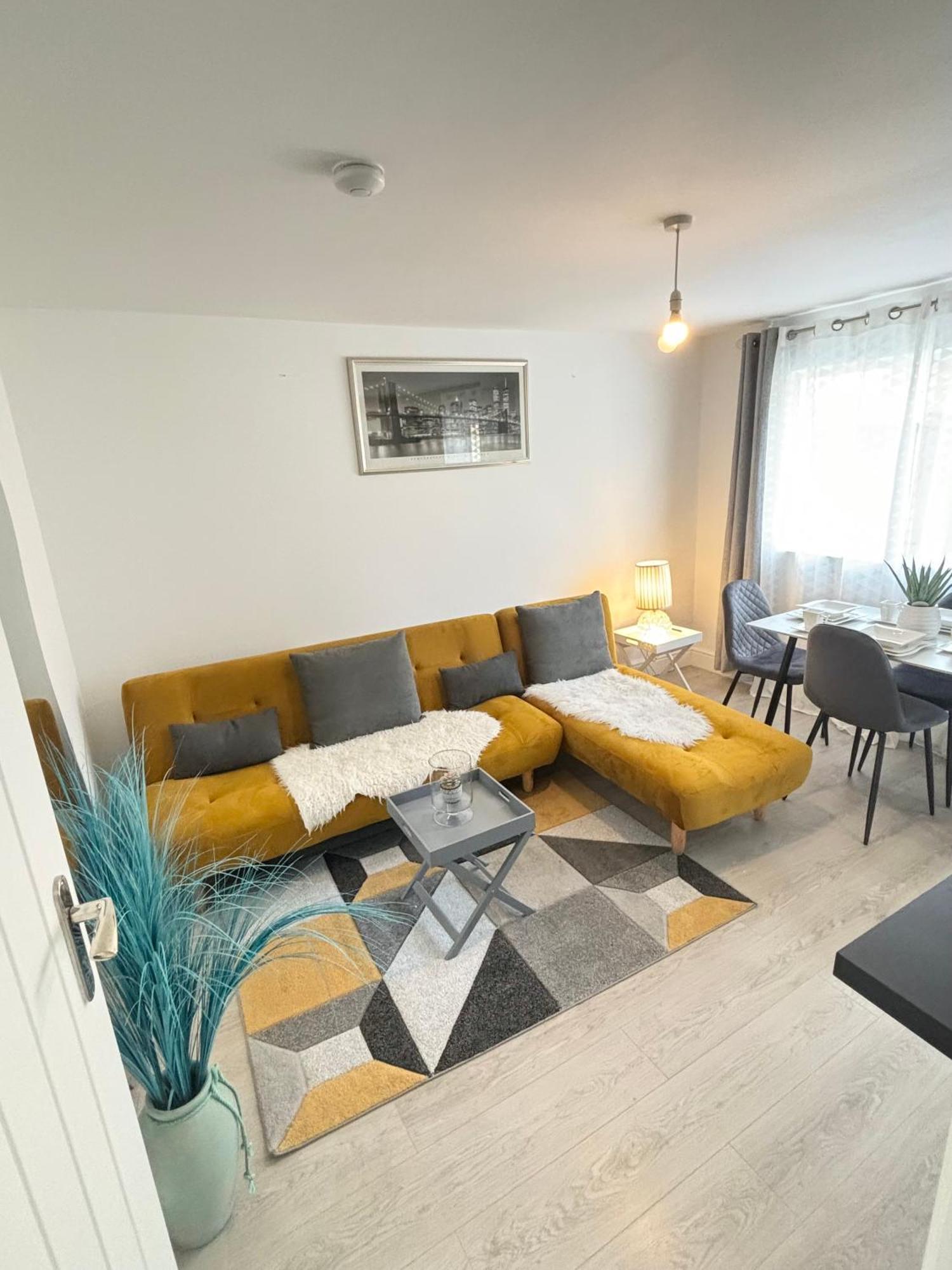 バーミンガムCosy Modern Flat With Gardenアパートメント エクステリア 写真