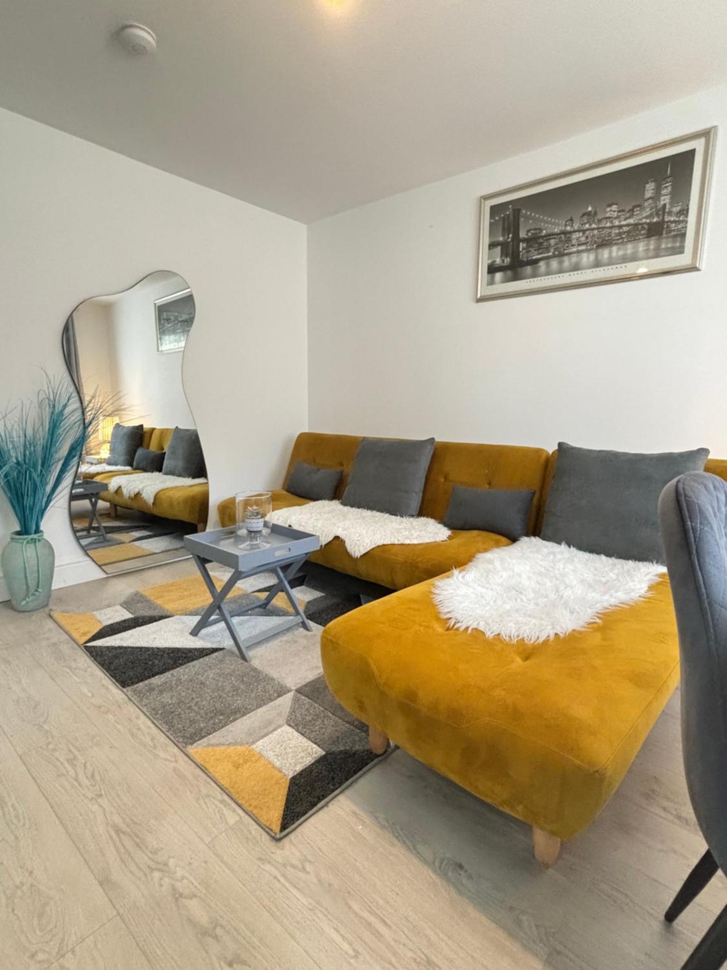 バーミンガムCosy Modern Flat With Gardenアパートメント エクステリア 写真