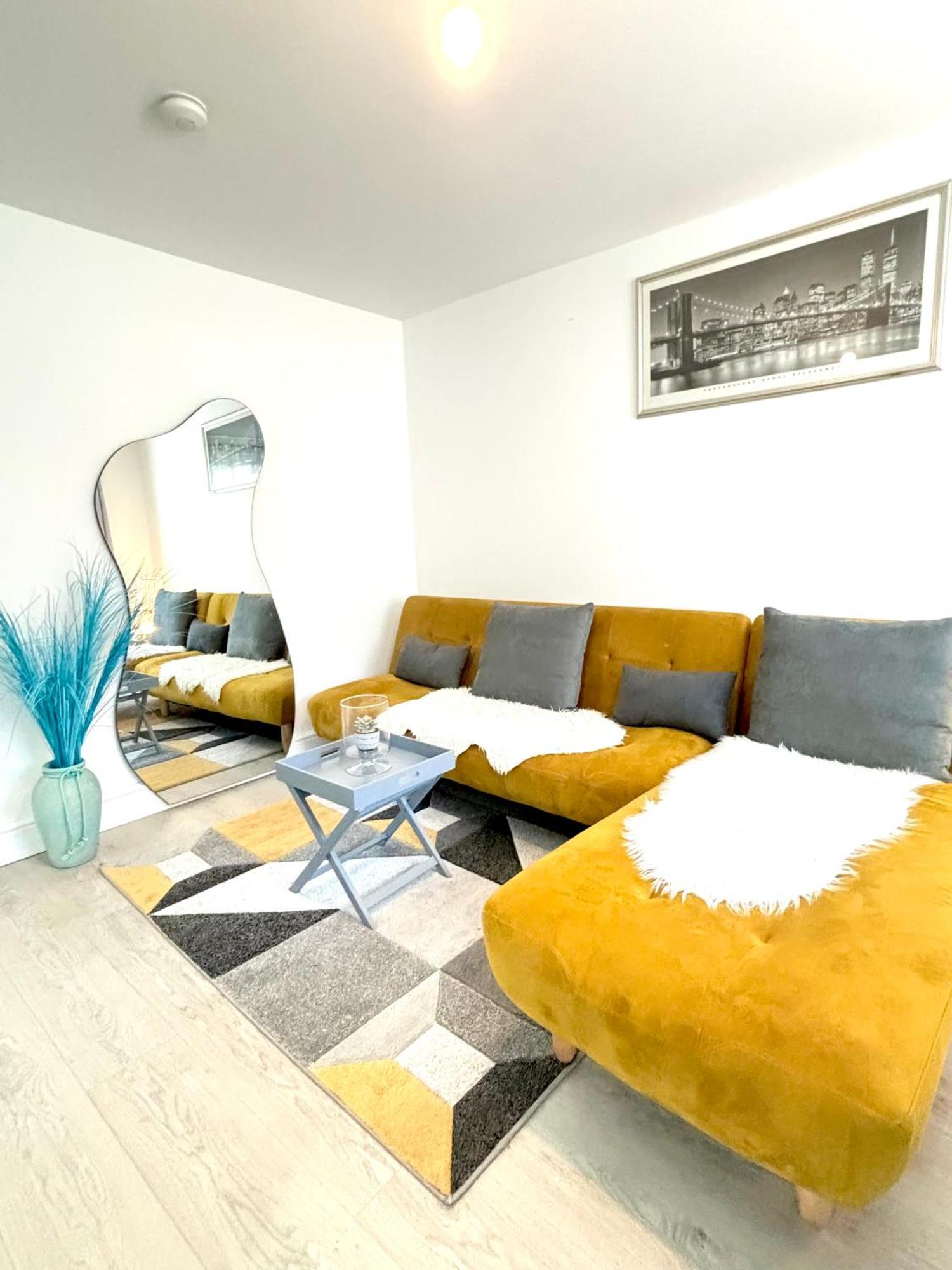 バーミンガムCosy Modern Flat With Gardenアパートメント エクステリア 写真